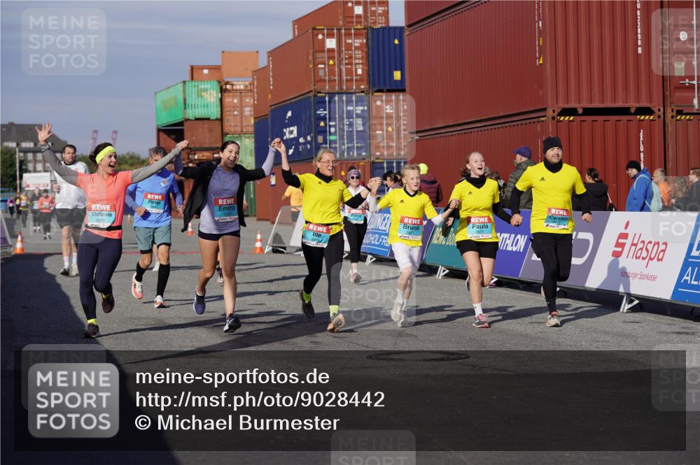 03.10.2025 - Köhlbrandbrückenlauf Michael Burmester http://msf.ph/oto/9028442 03.10.2025 10:32:49 Ziel 2297, 2299, 2550, 2553, 2619, 2646, 2871, 2872, 2874, 2875, 2894, 2895 meine-sportfotos.de
