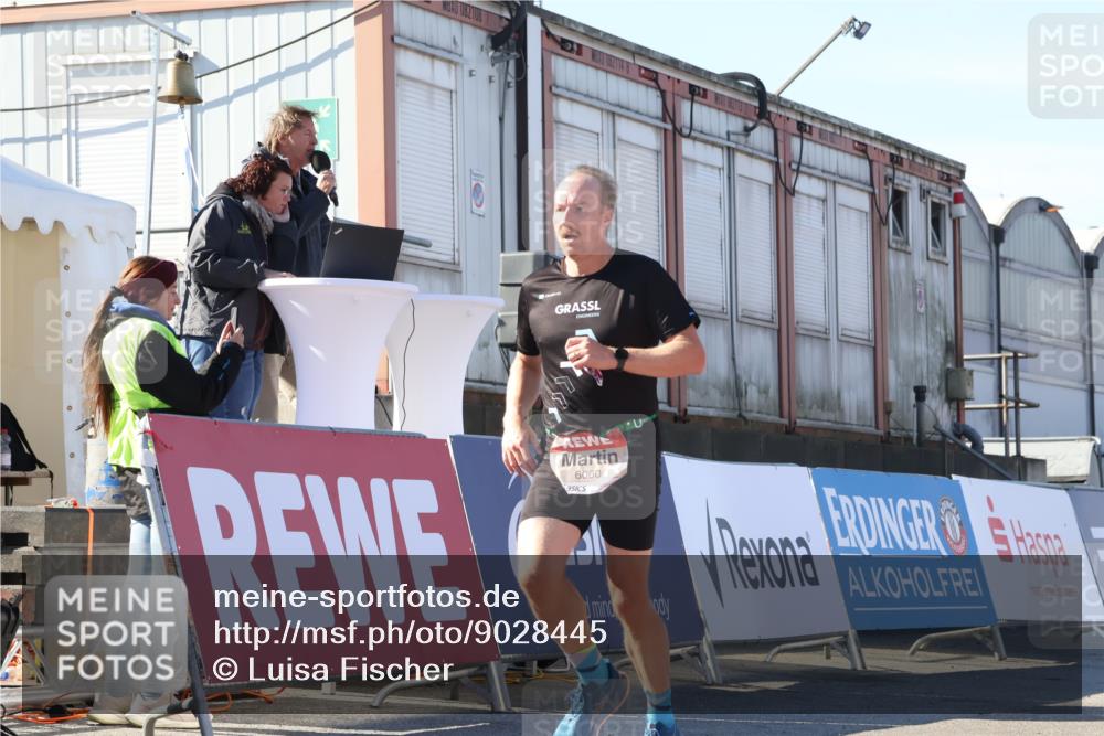 03.10.2025 - Köhlbrandbrückenlauf Luisa Fischer http://msf.ph/oto/9028445 03.10.2025 12:59:30 Ziel 4108, 4119, 4940, 6060, 6325, 6609, 6666 meine-sportfotos.de