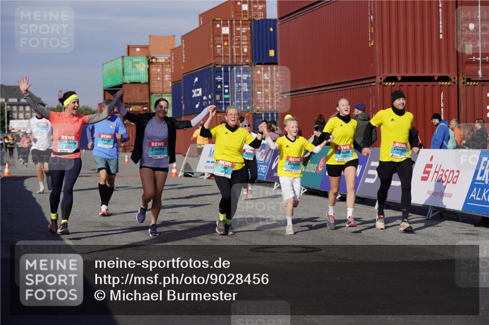 03.10.2025 - Köhlbrandbrückenlauf Michael Burmester http://msf.ph/oto/9028456 03.10.2025 10:32:49 Ziel 2297, 2299, 2550, 2553, 2619, 2646, 2871, 2872, 2874, 2875, 2894, 2895 meine-sportfotos.de