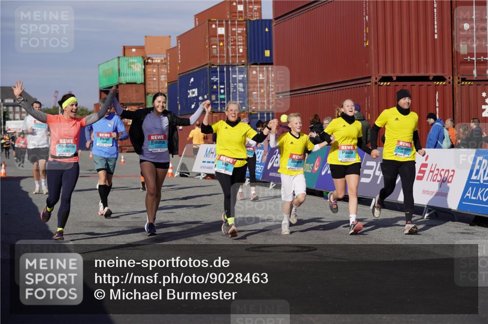 03.10.2025 - Köhlbrandbrückenlauf Michael Burmester http://msf.ph/oto/9028463 03.10.2025 10:32:49 Ziel 2297, 2299, 2550, 2553, 2619, 2646, 2871, 2872, 2874, 2875, 2894, 2895 meine-sportfotos.de