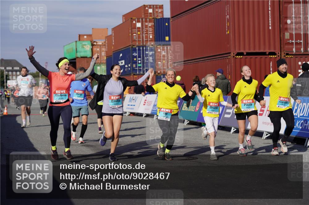 03.10.2025 - Köhlbrandbrückenlauf Michael Burmester http://msf.ph/oto/9028467 03.10.2025 10:32:50 Ziel 1851, 2297, 2299, 2550, 2553, 2619, 2646, 2871, 2872, 2874, 2875, 2894, 2895 meine-sportfotos.de