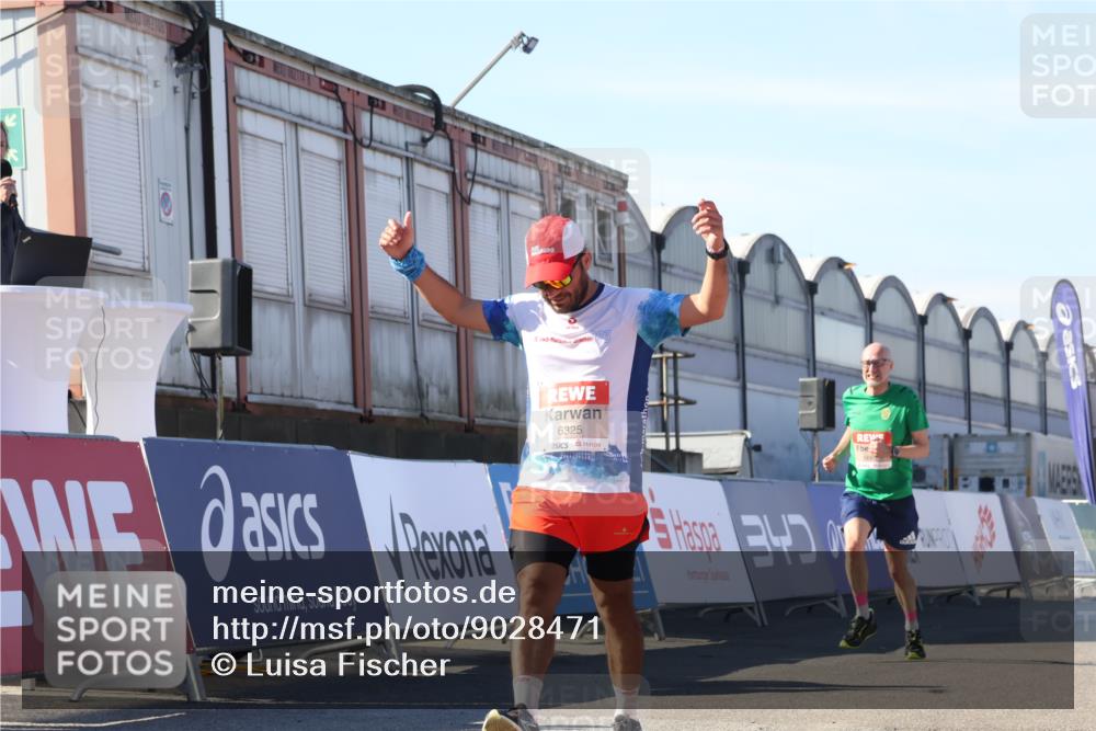 03.10.2025 - Köhlbrandbrückenlauf Luisa Fischer http://msf.ph/oto/9028471 03.10.2025 12:59:32 Ziel 4108, 4119, 4270, 4475, 4940, 6060, 6325, 6666 meine-sportfotos.de