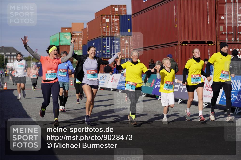 03.10.2025 - Köhlbrandbrückenlauf Michael Burmester http://msf.ph/oto/9028473 03.10.2025 10:32:50 Ziel 1851, 2297, 2299, 2550, 2553, 2619, 2646, 2871, 2872, 2874, 2875, 2894, 2895 meine-sportfotos.de