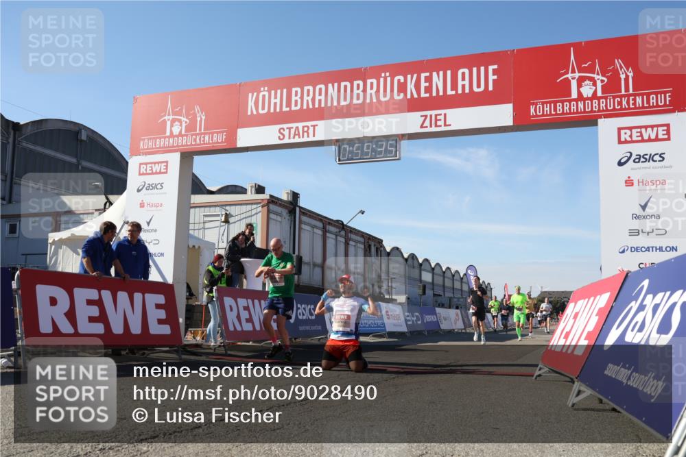03.10.2025 - Köhlbrandbrückenlauf Luisa Fischer http://msf.ph/oto/9028490 03.10.2025 12:59:34 Ziel 4111, 4119, 4215, 4270, 4475, 6060, 6325, 6616, 6666 meine-sportfotos.de