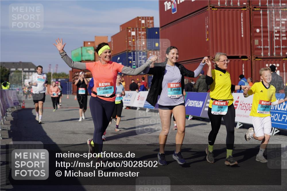 03.10.2025 - Köhlbrandbrückenlauf Michael Burmester http://msf.ph/oto/9028502 03.10.2025 10:32:51 Ziel 1851, 2297, 2299, 2550, 2553, 2619, 2646, 2871, 2872, 2874, 2875, 2894, 2895 meine-sportfotos.de