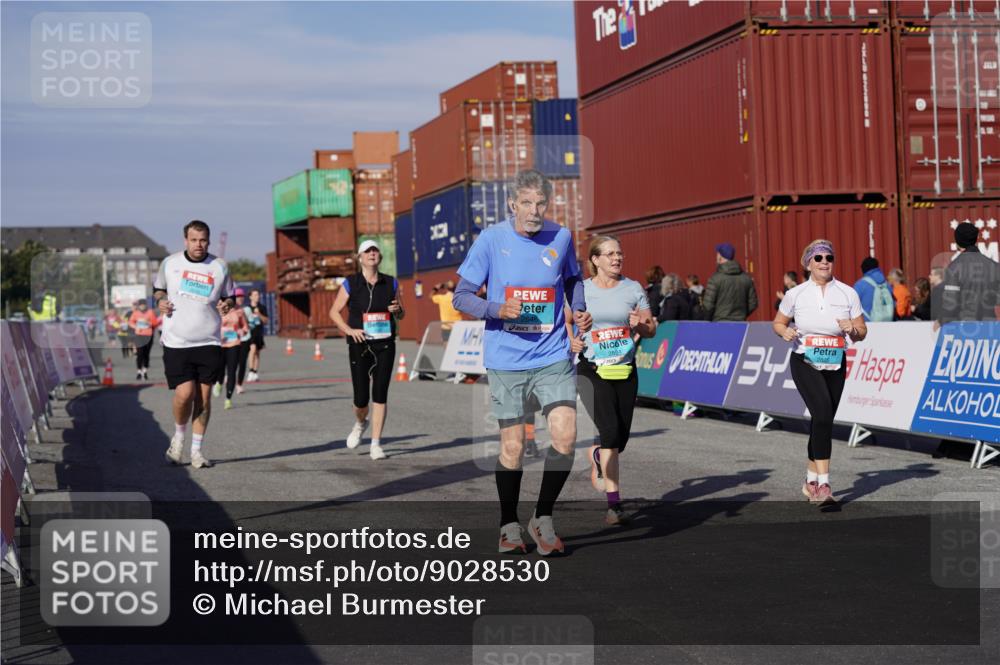 03.10.2025 - Köhlbrandbrückenlauf Michael Burmester http://msf.ph/oto/9028530 03.10.2025 10:32:53 Ziel 1851, 2297, 2299, 2359, 2550, 2553, 2619, 2646, 2871, 2872, 2874, 2875, 2894, 2895 meine-sportfotos.de