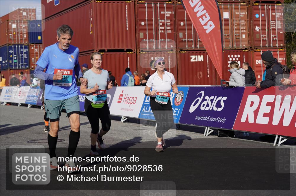 03.10.2025 - Köhlbrandbrückenlauf Michael Burmester http://msf.ph/oto/9028536 03.10.2025 10:32:54 Ziel 1851, 2297, 2299, 2359, 2550, 2553, 2619, 2631, 2646, 2871, 2872, 2874, 2875, 2894, 2895 meine-sportfotos.de