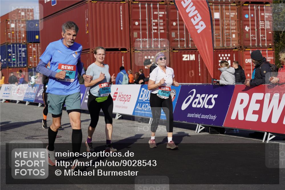03.10.2025 - Köhlbrandbrückenlauf Michael Burmester http://msf.ph/oto/9028543 03.10.2025 10:32:54 Ziel 1851, 2297, 2299, 2359, 2550, 2553, 2619, 2631, 2646, 2871, 2872, 2874, 2875, 2894, 2895 meine-sportfotos.de