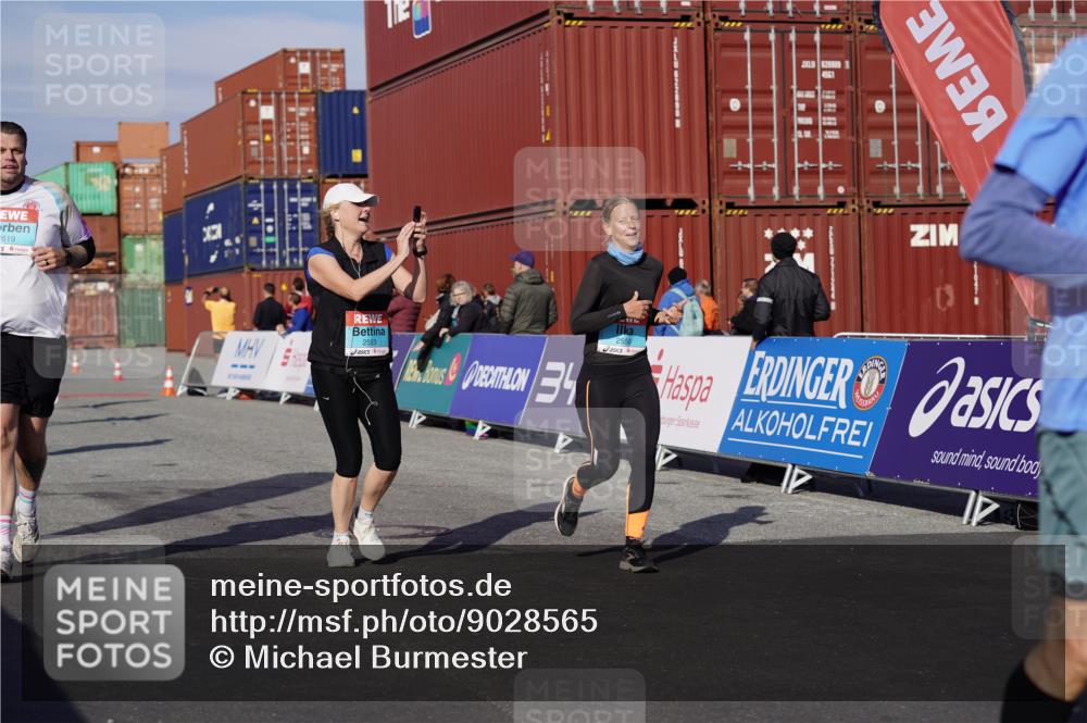03.10.2025 - Köhlbrandbrückenlauf Michael Burmester http://msf.ph/oto/9028565 03.10.2025 10:32:55 Ziel 1851, 2297, 2299, 2359, 2550, 2553, 2576, 2619, 2631, 2646, 2871, 2872, 2874, 2875, 2894, 2895 meine-sportfotos.de