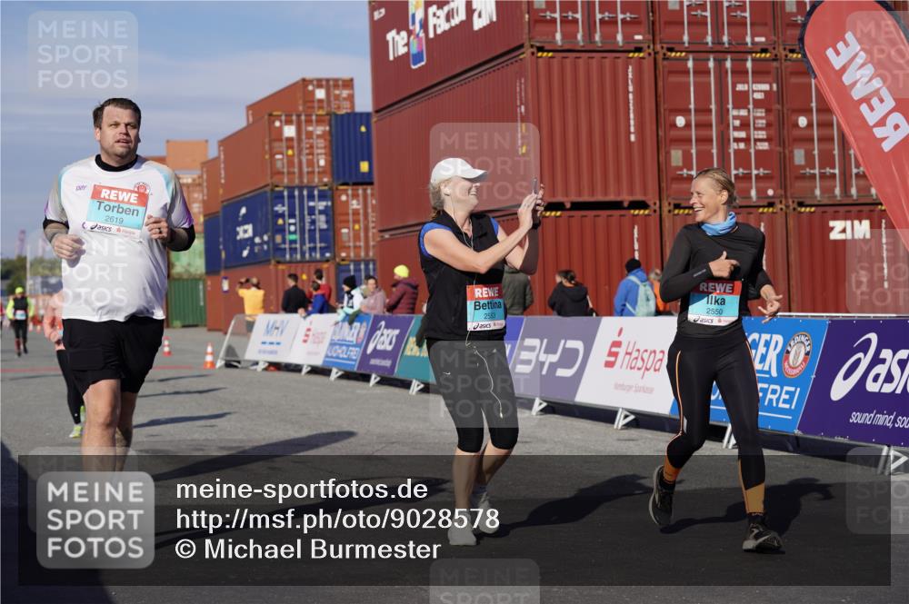 03.10.2025 - Köhlbrandbrückenlauf Michael Burmester http://msf.ph/oto/9028578 03.10.2025 10:32:56 Ziel 1851, 2299, 2359, 2550, 2553, 2576, 2619, 2631, 2875, 2894, 2895 meine-sportfotos.de