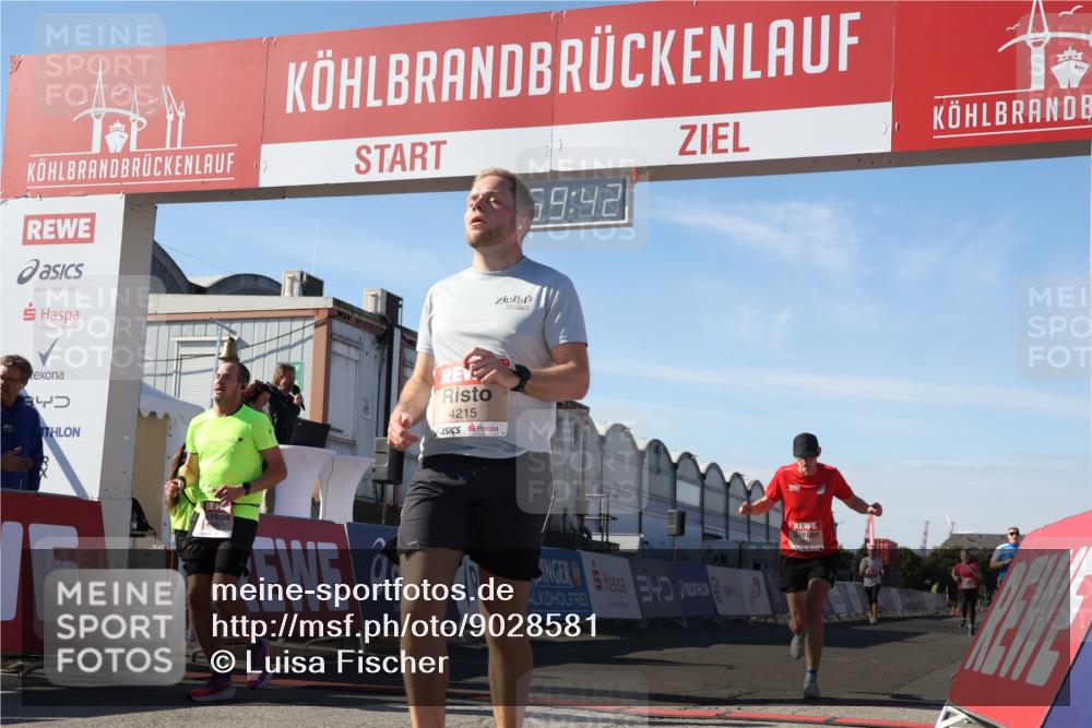 03.10.2025 - Köhlbrandbrückenlauf Luisa Fischer http://msf.ph/oto/9028581 03.10.2025 12:59:41 Ziel 4111, 4215, 4270, 4475, 6142, 6254, 6325, 6364, 6616, 6654, 6666, 6754 meine-sportfotos.de