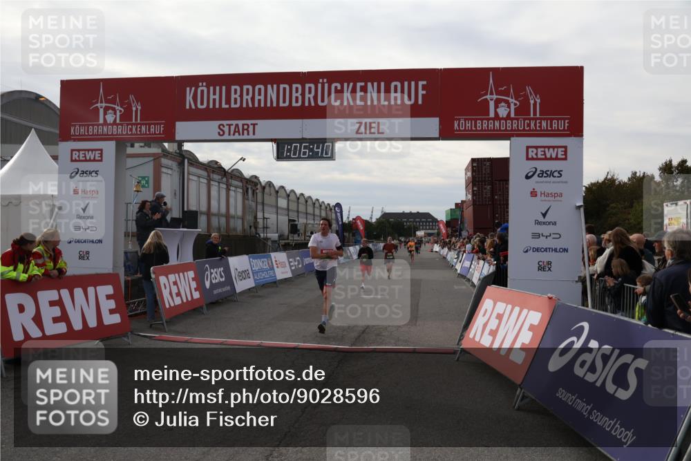 03.10.2025 - Köhlbrandbrückenlauf Julia Fischer http://msf.ph/oto/9028596 03.10.2025 16:06:40 Ziel 7623, 8860, 8880 meine-sportfotos.de