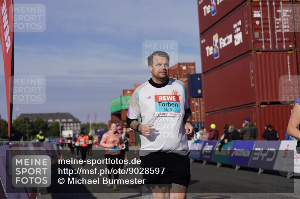 03.10.2025 - Köhlbrandbrückenlauf Michael Burmester http://msf.ph/oto/9028597 03.10.2025 10:32:57 Ziel 1851, 2359, 2550, 2553, 2576, 2619, 2631, 2894, 2895 meine-sportfotos.de