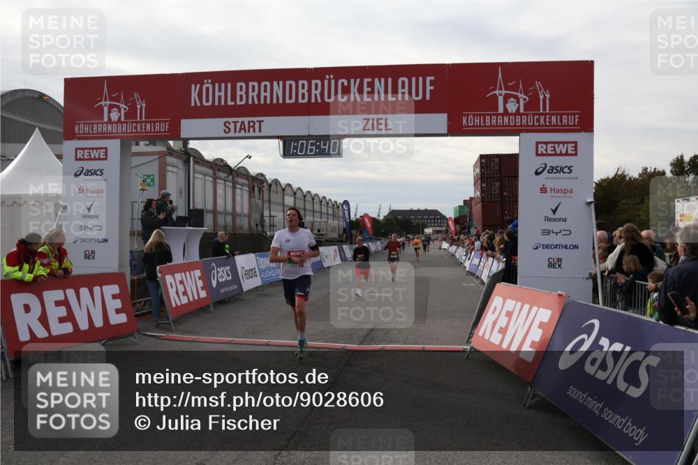 03.10.2025 - Köhlbrandbrückenlauf Julia Fischer http://msf.ph/oto/9028606 03.10.2025 16:06:41 Ziel 7623, 8860, 8880, 8965 meine-sportfotos.de