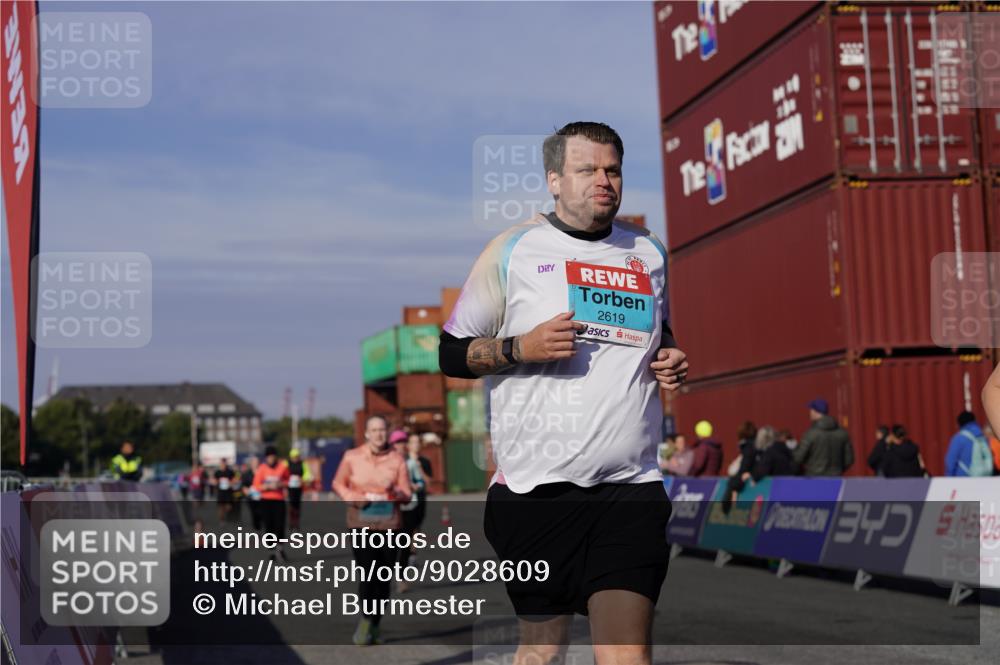 03.10.2025 - Köhlbrandbrückenlauf Michael Burmester http://msf.ph/oto/9028609 03.10.2025 10:32:57 Ziel 1851, 2359, 2550, 2553, 2576, 2619, 2631, 2894, 2895 meine-sportfotos.de