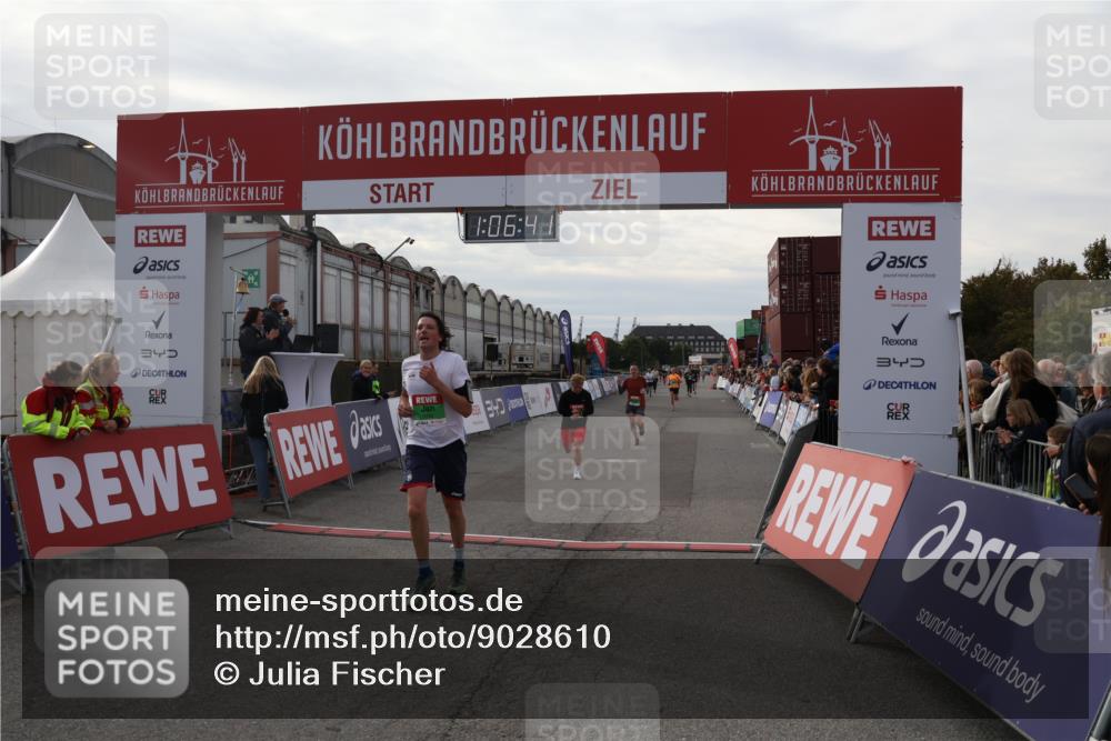 03.10.2025 - Köhlbrandbrückenlauf Julia Fischer http://msf.ph/oto/9028610 03.10.2025 16:06:41 Ziel 7623, 8860, 8880, 8965 meine-sportfotos.de