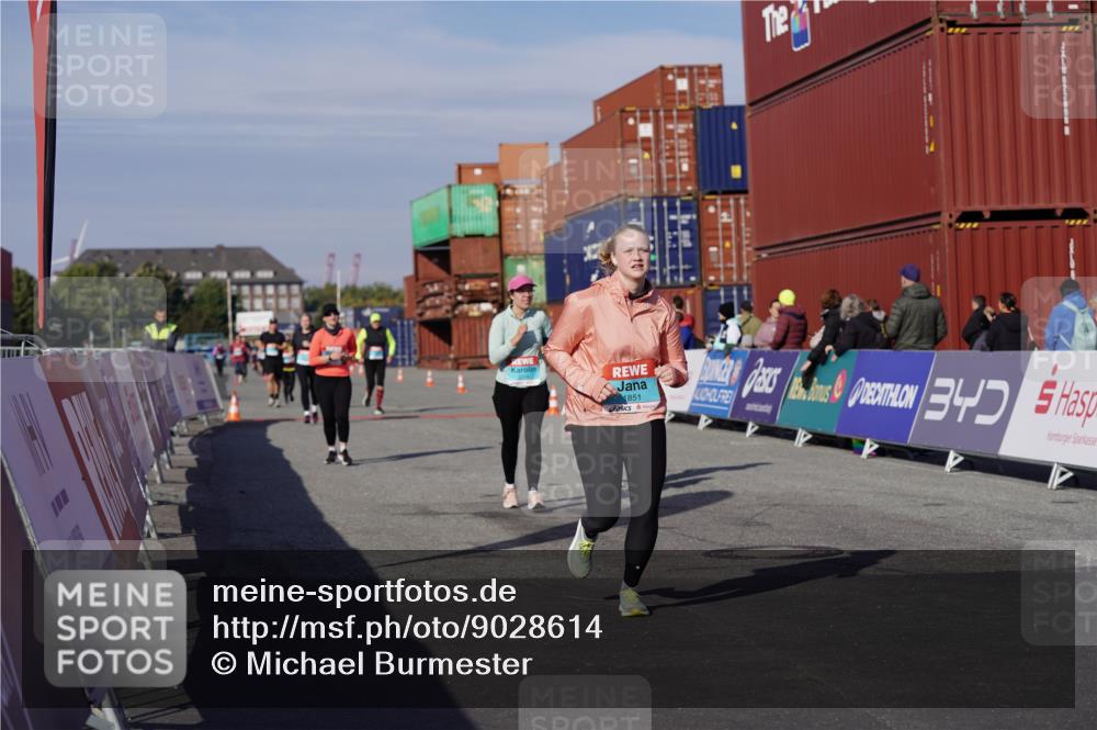 03.10.2025 - Köhlbrandbrückenlauf Michael Burmester http://msf.ph/oto/9028614 03.10.2025 10:32:59 Ziel 1851, 2359, 2550, 2553, 2576, 2631, 3800 meine-sportfotos.de