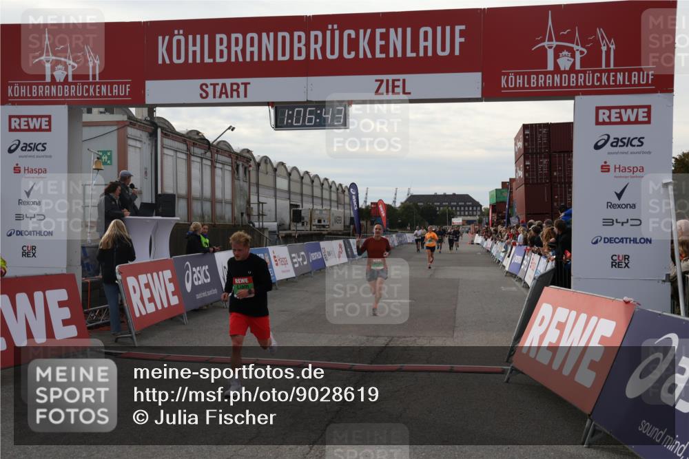 03.10.2025 - Köhlbrandbrückenlauf Julia Fischer http://msf.ph/oto/9028619 03.10.2025 16:06:43 Ziel 7623, 8860, 8880, 8965 meine-sportfotos.de