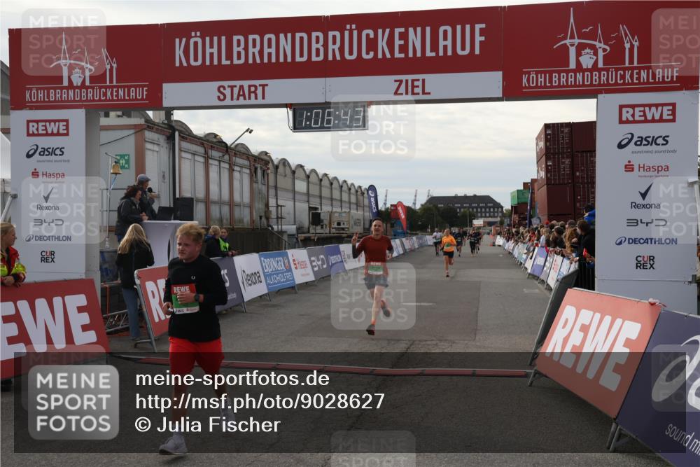03.10.2025 - Köhlbrandbrückenlauf Julia Fischer http://msf.ph/oto/9028627 03.10.2025 16:06:43 Ziel 7623, 8860, 8880, 8965 meine-sportfotos.de