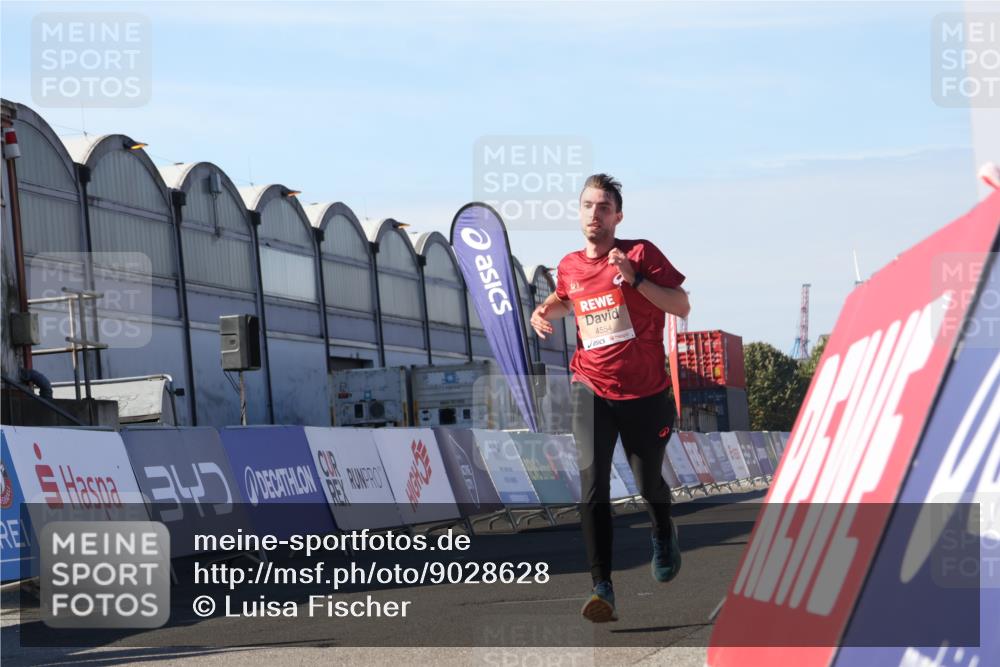 03.10.2025 - Köhlbrandbrückenlauf Luisa Fischer http://msf.ph/oto/9028628 03.10.2025 12:59:53 Ziel 4074, 4554, 6142, 6254, 6601 meine-sportfotos.de