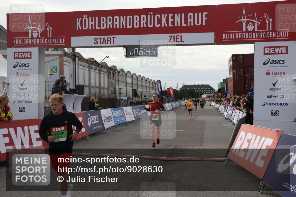 03.10.2025 - Köhlbrandbrückenlauf Julia Fischer http://msf.ph/oto/9028630 03.10.2025 16:06:44 Ziel 7623, 8860, 8880, 8965 meine-sportfotos.de