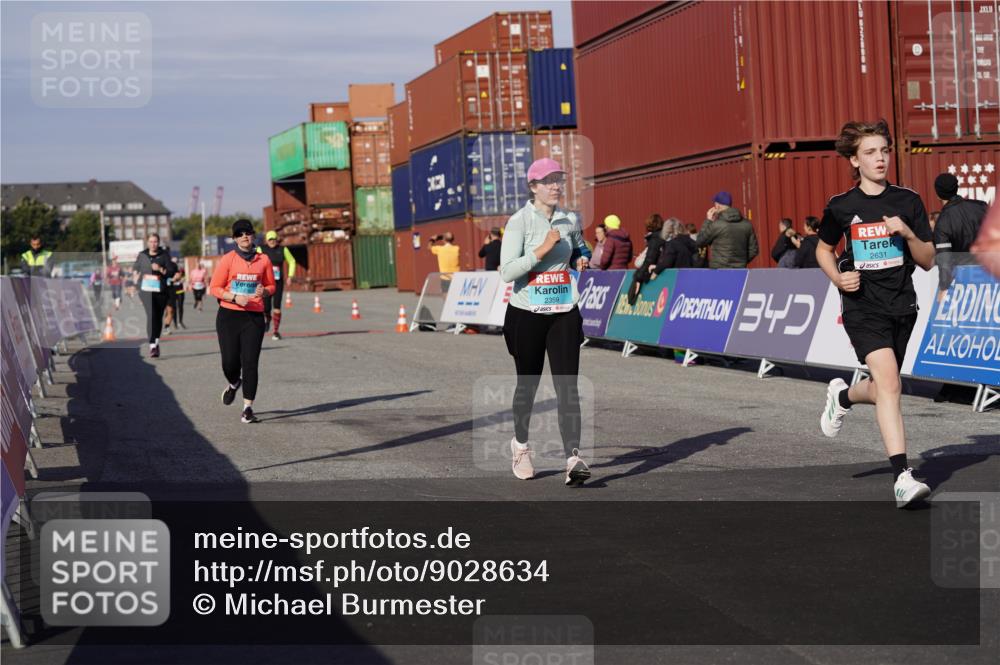 03.10.2025 - Köhlbrandbrückenlauf Michael Burmester http://msf.ph/oto/9028634 03.10.2025 10:33:01 Ziel 1851, 2359, 2576, 2631, 3800 meine-sportfotos.de