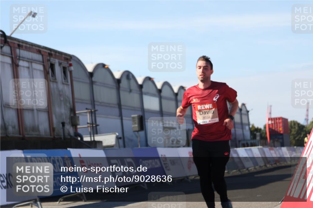 03.10.2025 - Köhlbrandbrückenlauf Luisa Fischer http://msf.ph/oto/9028636 03.10.2025 12:59:54 Ziel 4074, 4554, 6142, 6254, 6601 meine-sportfotos.de