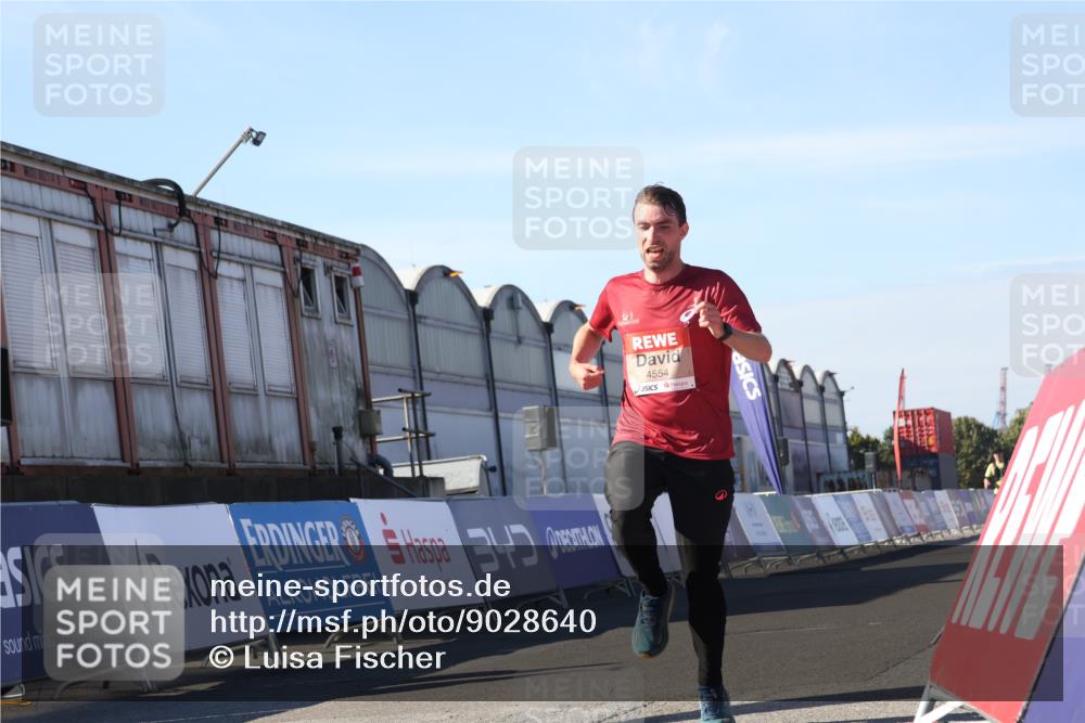 03.10.2025 - Köhlbrandbrückenlauf Luisa Fischer http://msf.ph/oto/9028640 03.10.2025 12:59:54 Ziel 4074, 4554, 6142, 6254, 6601 meine-sportfotos.de