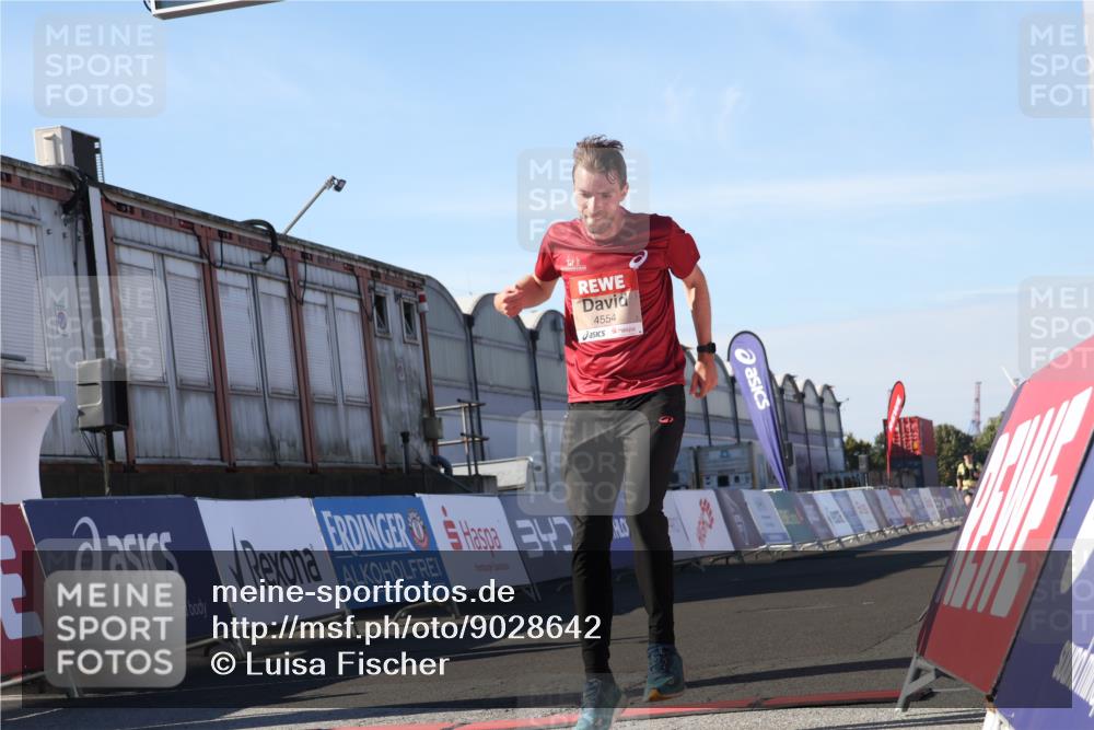 03.10.2025 - Köhlbrandbrückenlauf Luisa Fischer http://msf.ph/oto/9028642 03.10.2025 12:59:55 Ziel 4074, 4554, 6142, 6254, 6601 meine-sportfotos.de