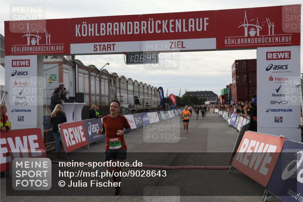 03.10.2025 - Köhlbrandbrückenlauf Julia Fischer http://msf.ph/oto/9028643 03.10.2025 16:06:45 Ziel 7623, 8860, 8880, 8965 meine-sportfotos.de
