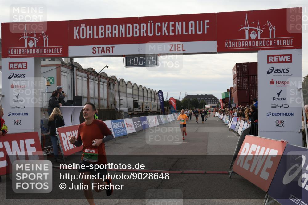 03.10.2025 - Köhlbrandbrückenlauf Julia Fischer http://msf.ph/oto/9028648 03.10.2025 16:06:45 Ziel 7623, 8860, 8880, 8965 meine-sportfotos.de