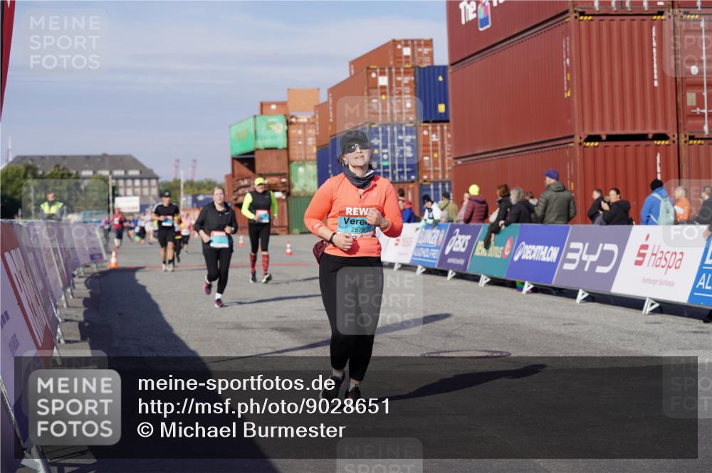 03.10.2025 - Köhlbrandbrückenlauf Michael Burmester http://msf.ph/oto/9028651 03.10.2025 10:33:04 Ziel 2359, 2576, 2631, 3355, 3634, 3800 meine-sportfotos.de