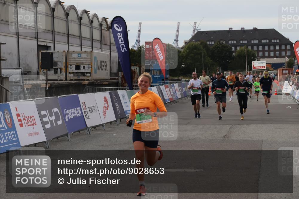 03.10.2025 - Köhlbrandbrückenlauf Julia Fischer http://msf.ph/oto/9028653 03.10.2025 16:06:47 Ziel 7623, 8848, 8860, 8880, 8965, 9353, 9354 meine-sportfotos.de