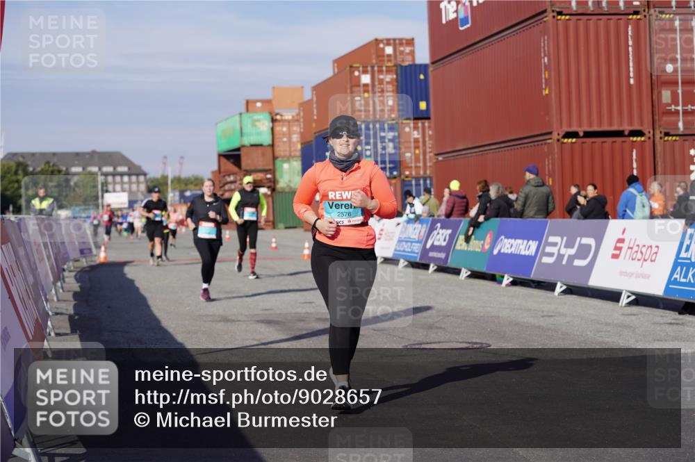 03.10.2025 - Köhlbrandbrückenlauf Michael Burmester http://msf.ph/oto/9028657 03.10.2025 10:33:04 Ziel 2359, 2576, 2631, 3355, 3634, 3800 meine-sportfotos.de