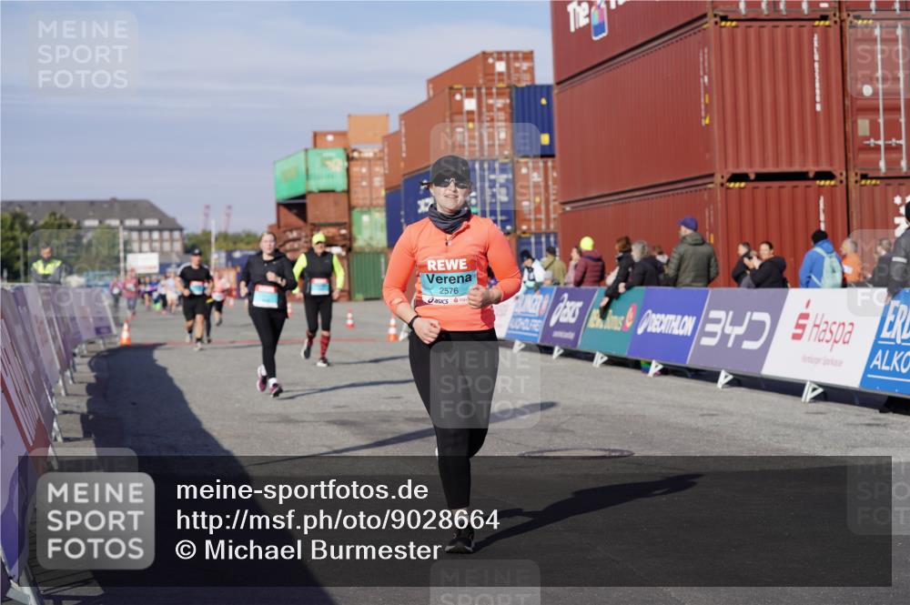 03.10.2025 - Köhlbrandbrückenlauf Michael Burmester http://msf.ph/oto/9028664 03.10.2025 10:33:04 Ziel 2359, 2576, 2631, 3355, 3634, 3800 meine-sportfotos.de
