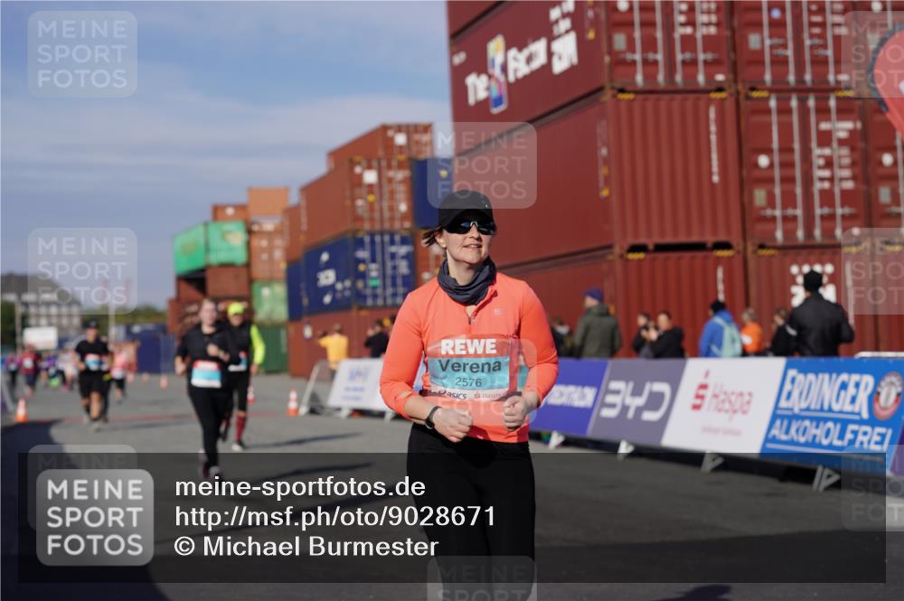 03.10.2025 - Köhlbrandbrückenlauf Michael Burmester http://msf.ph/oto/9028671 03.10.2025 10:33:05 Ziel 2170, 2576, 2631, 3355, 3634, 3800 meine-sportfotos.de