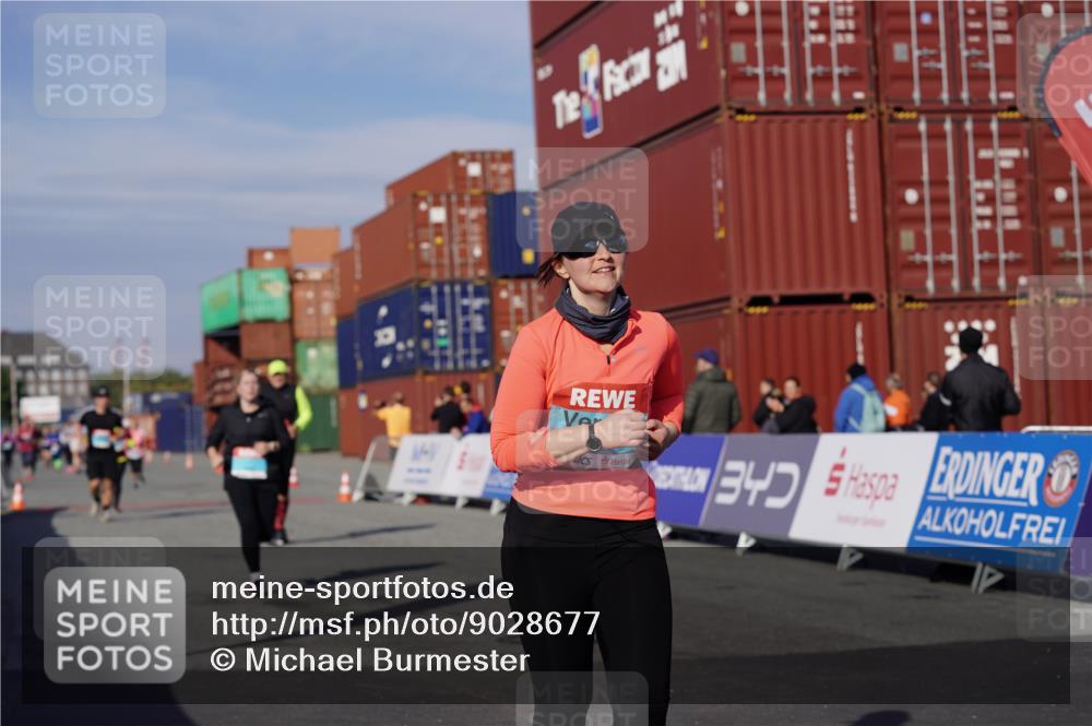 03.10.2025 - Köhlbrandbrückenlauf Michael Burmester http://msf.ph/oto/9028677 03.10.2025 10:33:05 Ziel 2170, 2576, 2631, 3355, 3634, 3800 meine-sportfotos.de