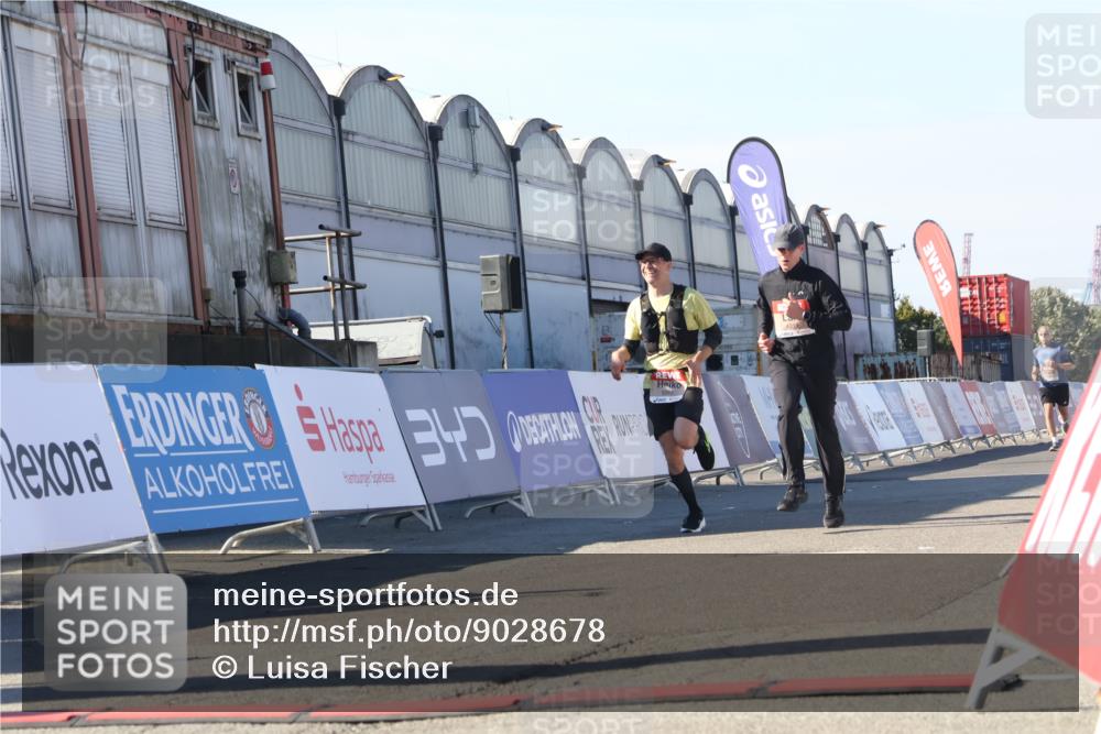 03.10.2025 - Köhlbrandbrückenlauf Luisa Fischer http://msf.ph/oto/9028678 03.10.2025 13:00:00 Ziel 4319, 4554, 6368 meine-sportfotos.de