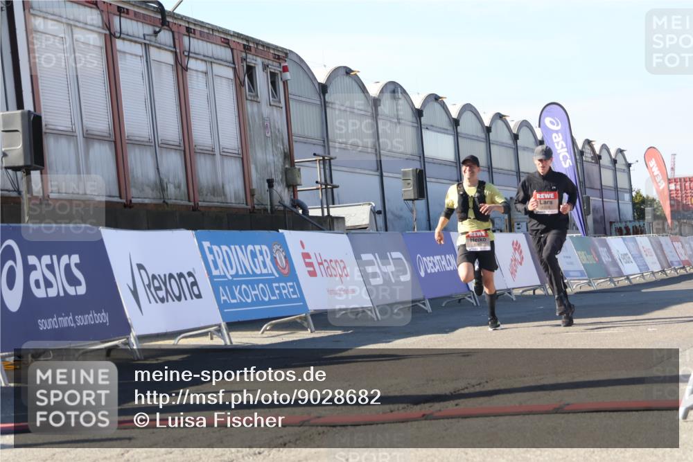 03.10.2025 - Köhlbrandbrückenlauf Luisa Fischer http://msf.ph/oto/9028682 03.10.2025 13:00:01 Ziel 4319, 4554, 6368 meine-sportfotos.de