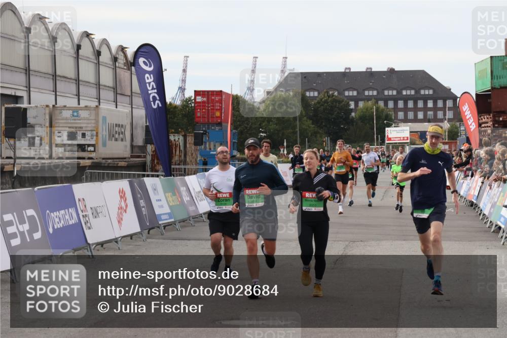 03.10.2025 - Köhlbrandbrückenlauf Julia Fischer http://msf.ph/oto/9028684 03.10.2025 16:06:51 Ziel 7623, 8848, 8880, 8965, 9128, 9353, 9354 meine-sportfotos.de