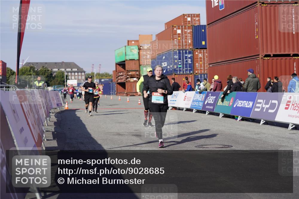 03.10.2025 - Köhlbrandbrückenlauf Michael Burmester http://msf.ph/oto/9028685 03.10.2025 10:33:07 Ziel 2170, 2576, 3355, 3634, 3800 meine-sportfotos.de