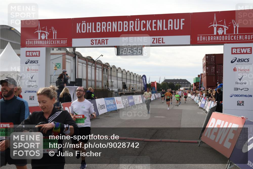 03.10.2025 - Köhlbrandbrückenlauf Julia Fischer http://msf.ph/oto/9028742 03.10.2025 16:06:56 Ziel 7263, 8848, 8866, 8965, 8967, 9128, 9353, 9354, 9416, 9417 meine-sportfotos.de
