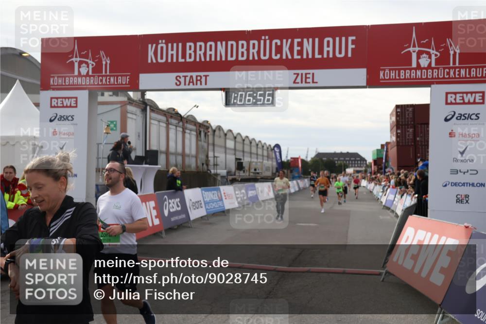 03.10.2025 - Köhlbrandbrückenlauf Julia Fischer http://msf.ph/oto/9028745 03.10.2025 16:06:56 Ziel 7263, 8848, 8866, 8965, 8967, 9128, 9353, 9354, 9416, 9417 meine-sportfotos.de