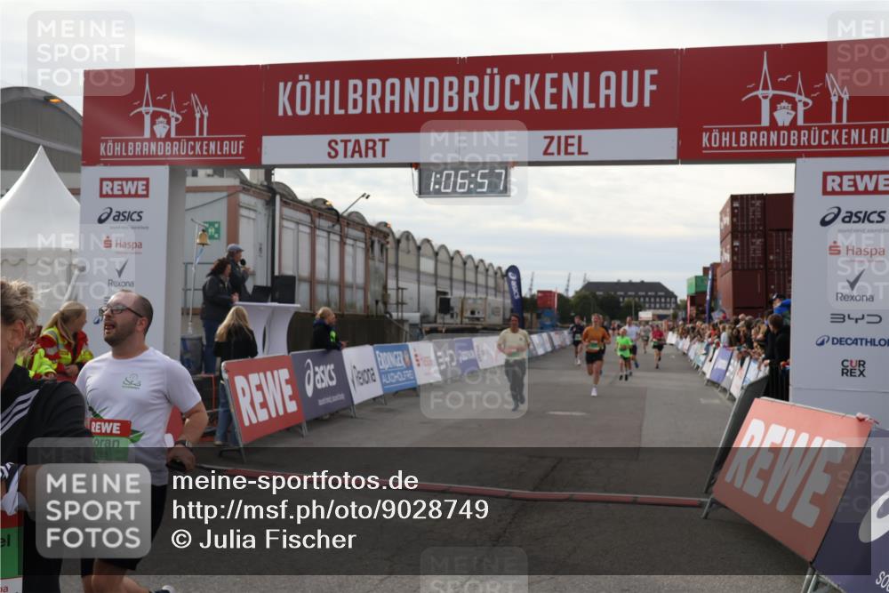03.10.2025 - Köhlbrandbrückenlauf Julia Fischer http://msf.ph/oto/9028749 03.10.2025 16:06:57 Ziel 7263, 8848, 8866, 8965, 8967, 9128, 9353, 9354, 9416, 9417 meine-sportfotos.de