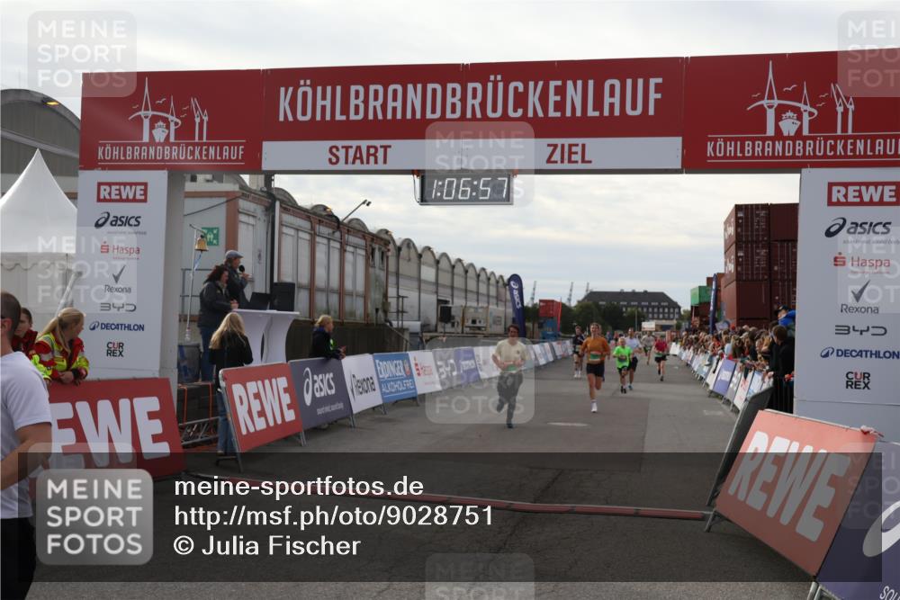 03.10.2025 - Köhlbrandbrückenlauf Julia Fischer http://msf.ph/oto/9028751 03.10.2025 16:06:57 Ziel 7263, 8848, 8866, 8965, 8967, 9128, 9353, 9354, 9416, 9417 meine-sportfotos.de