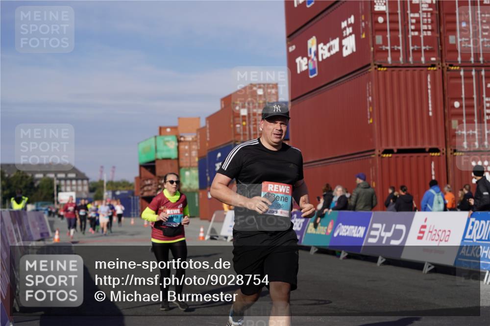 03.10.2025 - Köhlbrandbrückenlauf Michael Burmester http://msf.ph/oto/9028754 03.10.2025 10:33:14 Ziel 2170, 2457, 3355, 3634 meine-sportfotos.de