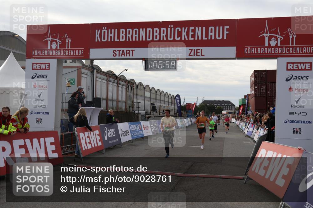 03.10.2025 - Köhlbrandbrückenlauf Julia Fischer http://msf.ph/oto/9028761 03.10.2025 16:06:58 Ziel 7263, 7322, 8848, 8866, 8967, 9128, 9353, 9354, 9416, 9417 meine-sportfotos.de