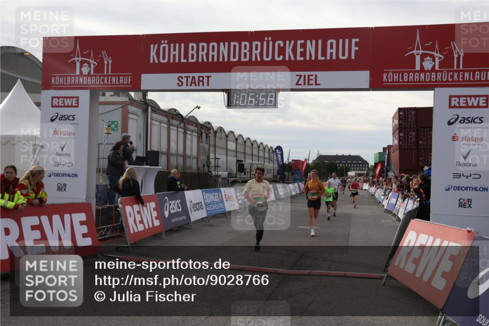 03.10.2025 - Köhlbrandbrückenlauf Julia Fischer http://msf.ph/oto/9028766 03.10.2025 16:06:58 Ziel 7263, 7322, 8848, 8866, 8967, 9128, 9353, 9354, 9416, 9417 meine-sportfotos.de