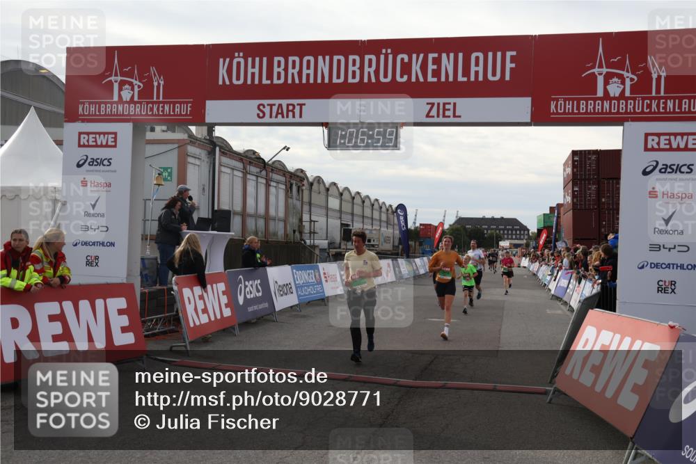 03.10.2025 - Köhlbrandbrückenlauf Julia Fischer http://msf.ph/oto/9028771 03.10.2025 16:06:59 Ziel 7228, 7263, 7322, 8848, 8866, 8967, 9128, 9353, 9354, 9416, 9417 meine-sportfotos.de