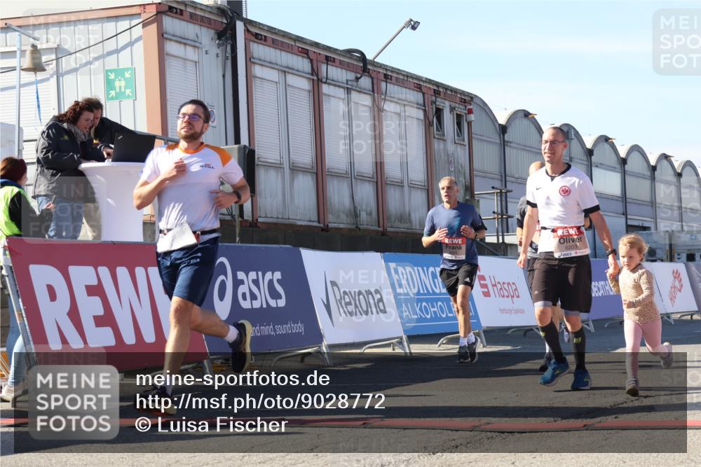 03.10.2025 - Köhlbrandbrückenlauf Luisa Fischer http://msf.ph/oto/9028772 03.10.2025 13:00:09 Ziel 4020, 4192, 4261, 4319, 6097, 6203, 6368, 6798 meine-sportfotos.de